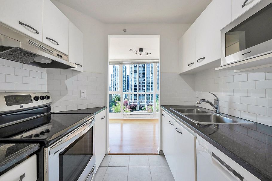 708 1188 Richards Street Vancouver, BC - 13