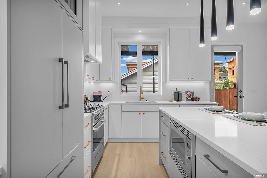 2 3627 E 45th Avenue Vancouver, BC - 11