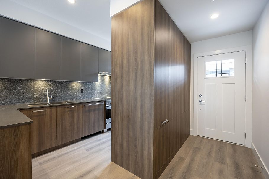 102 2322 Emery Court Vancouver, BC - 4