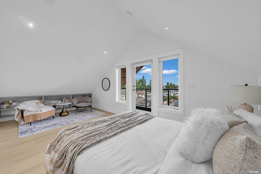 2 3627 E 45th Avenue Vancouver, BC - 24
