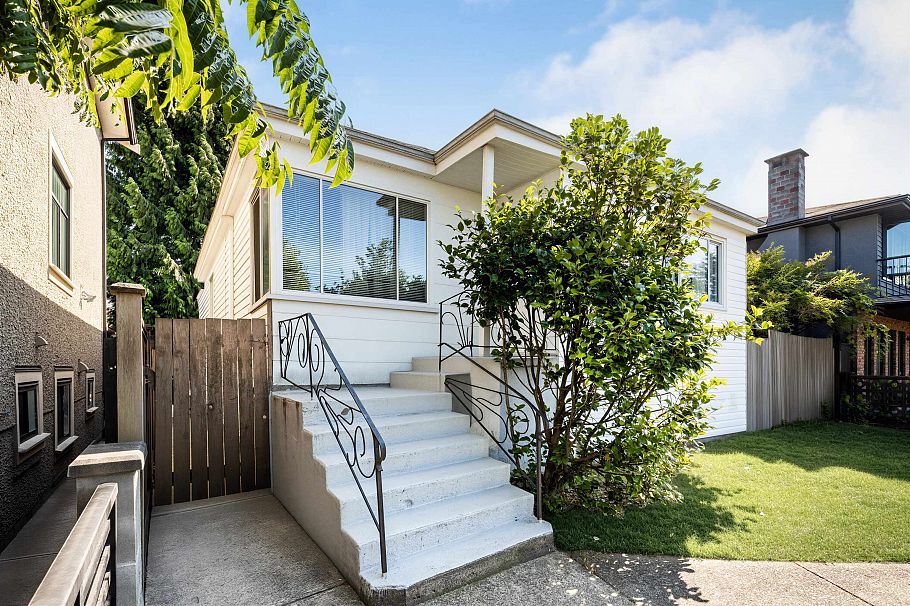 3378 E 26th Avenue Vancouver, BC - 11