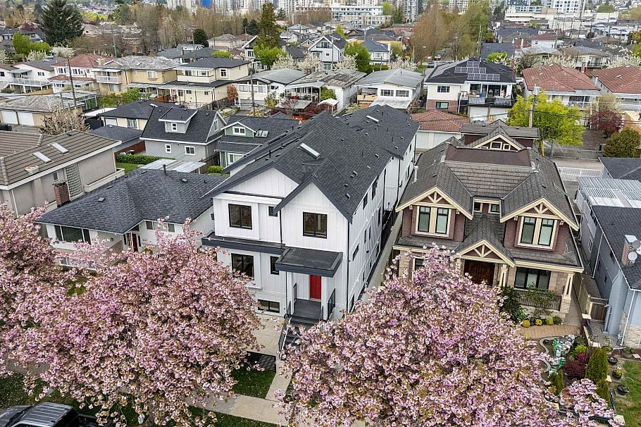 1 3639 E 46th Avenue Vancouver, BC - 31