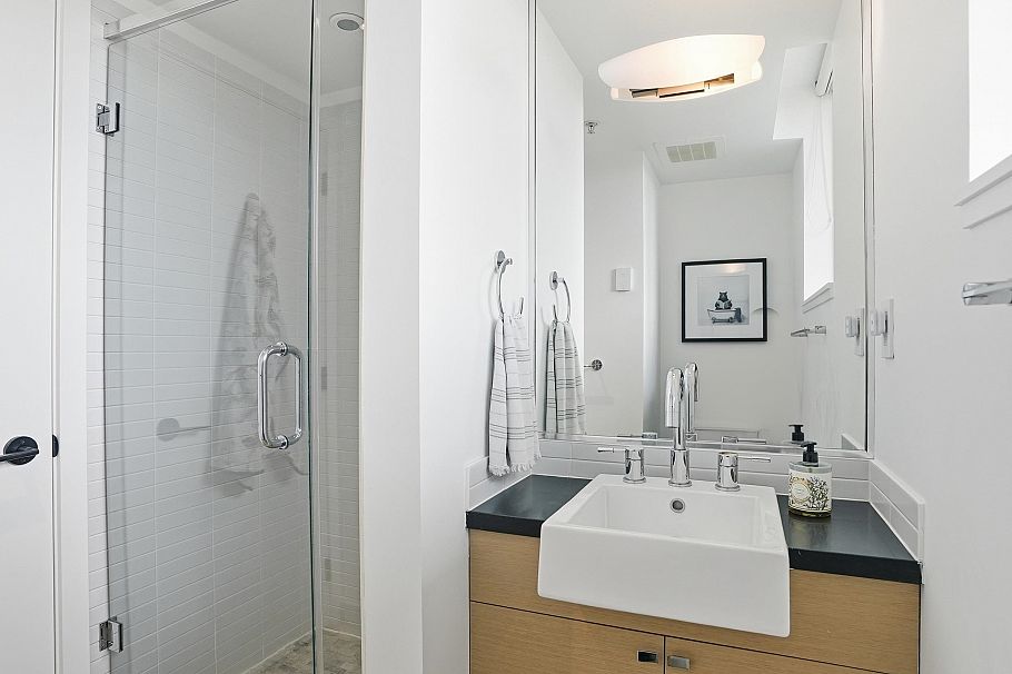 1576 W 8 Avenue Vancouver, BC - 19