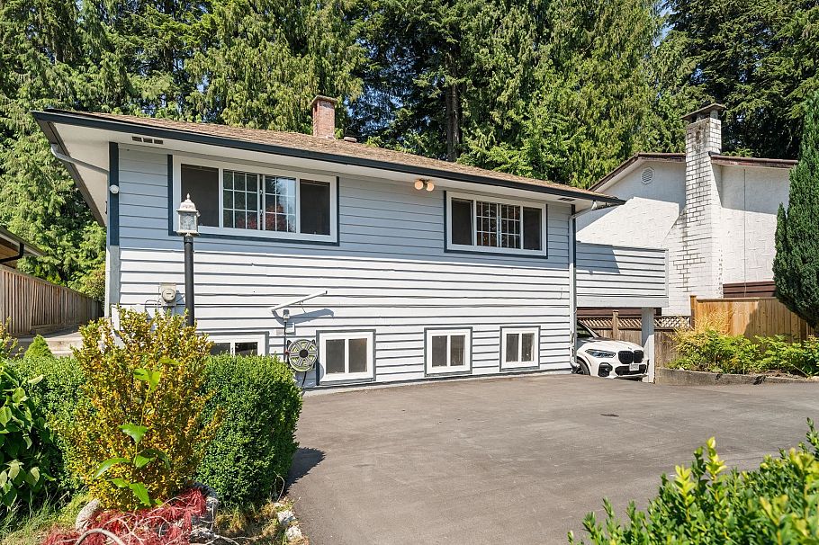 1118 Wendel Place North Vancouver, BC - 3
