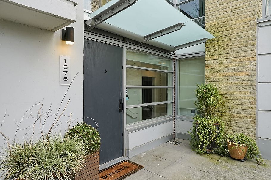 1576 W 8 Avenue Vancouver, BC - 2