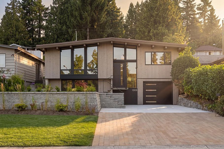 1008 W 17th Street North Vancouver, BC - 1