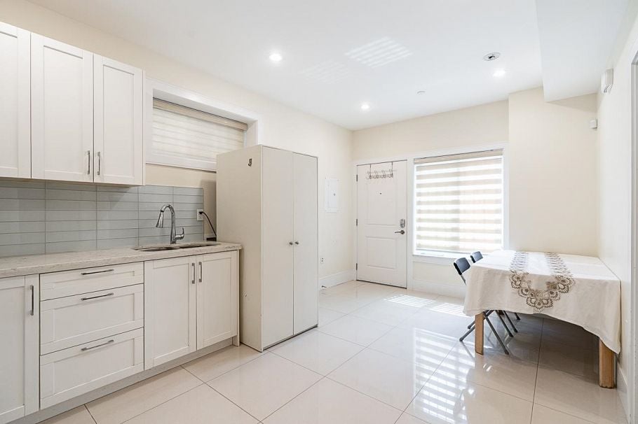 152 W 48th Avenue Vancouver, BC - 30