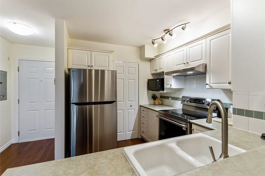 204 155 E 3rd Street North Vancouver, BC - 8
