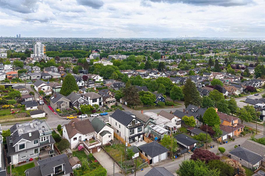 1 3645 Dundas Street Vancouver, BC - 28