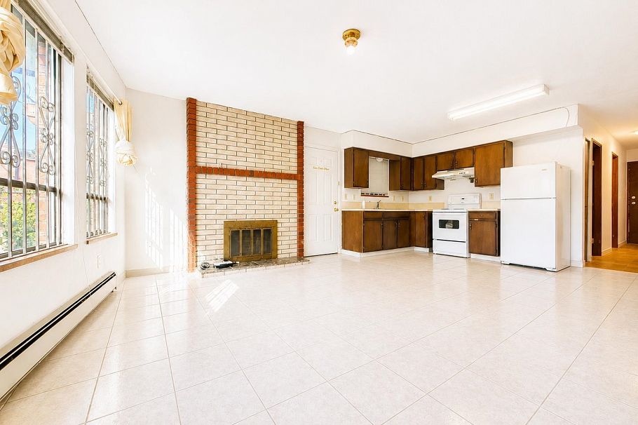 3292 E 43rd Avenue Vancouver, BC - 24