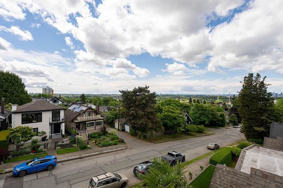1 3645 Dundas Street Vancouver, BC - 25