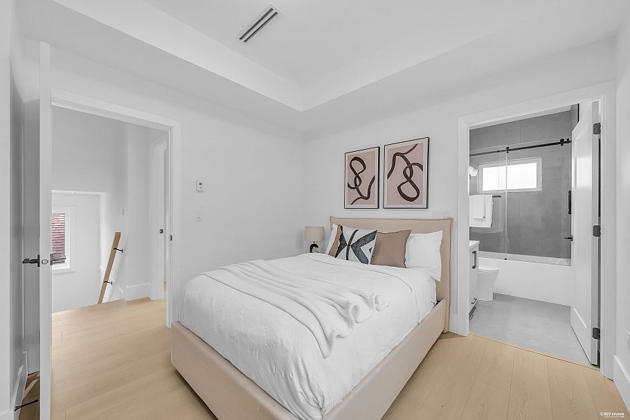 2 3627 E 45th Avenue Vancouver, BC - 17