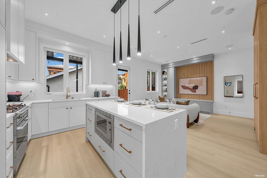 2 3627 E 45th Avenue Vancouver, BC - 10