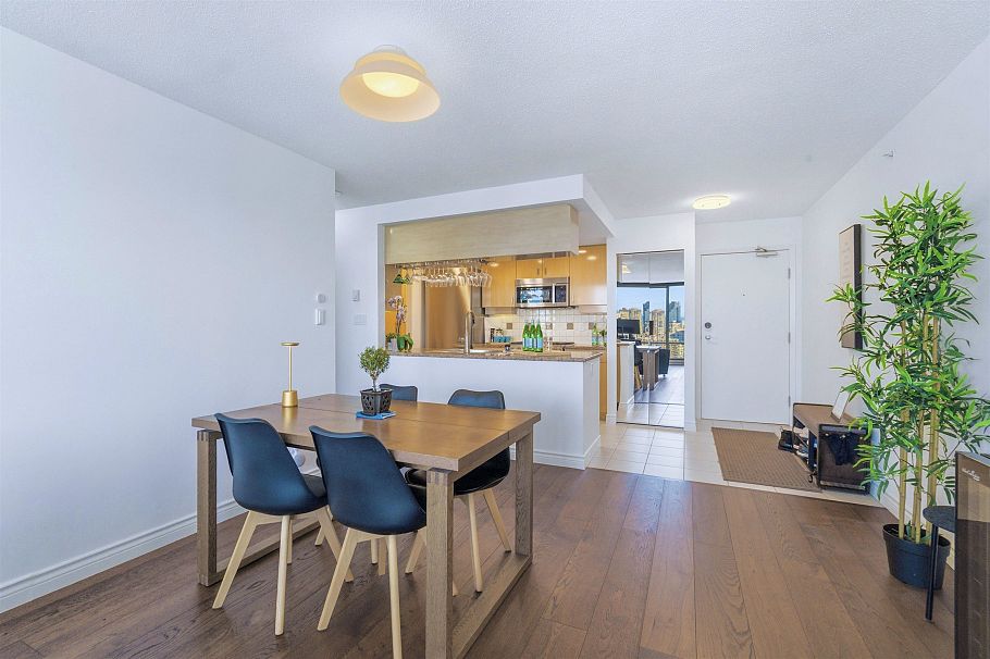 3608 1033 Marinaside Crescent Vancouver, BC - 9