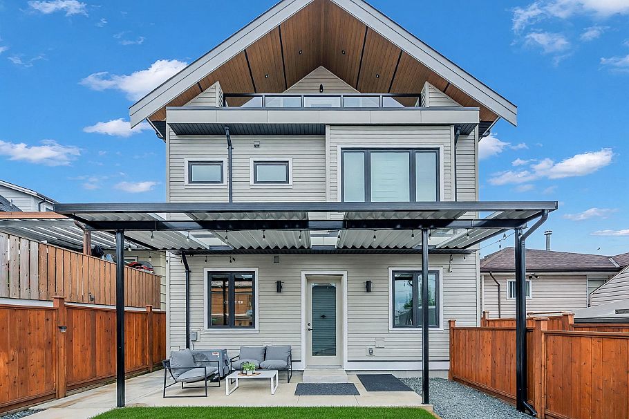 2 3627 E 45th Avenue Vancouver, BC - 33