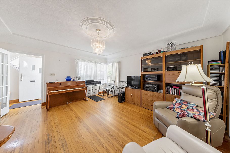 3378 E 26th Avenue Vancouver, BC - 12
