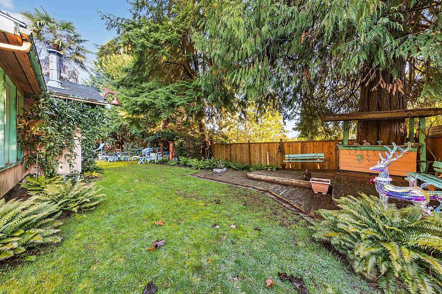 1670 Ayleslynn Drive North Vancouver, BC - 25