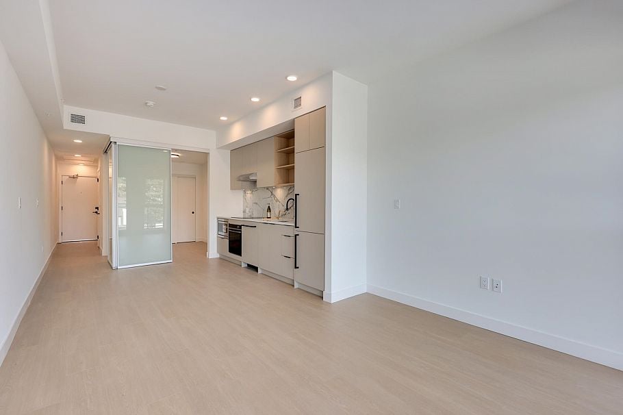663 422 E 3rd Street North Vancouver, BC - 8