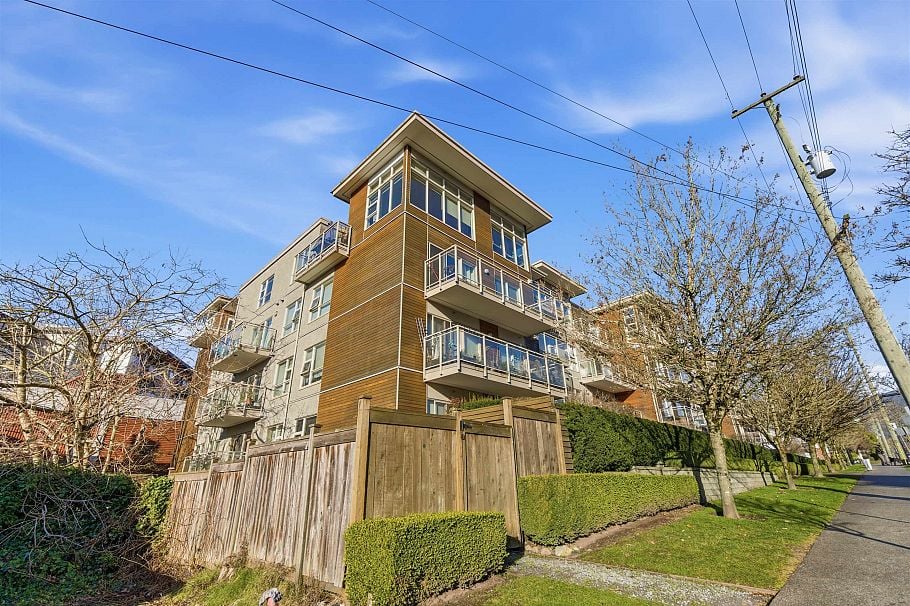 109 1033 St. Georges Avenue North Vancouver, BC - 11