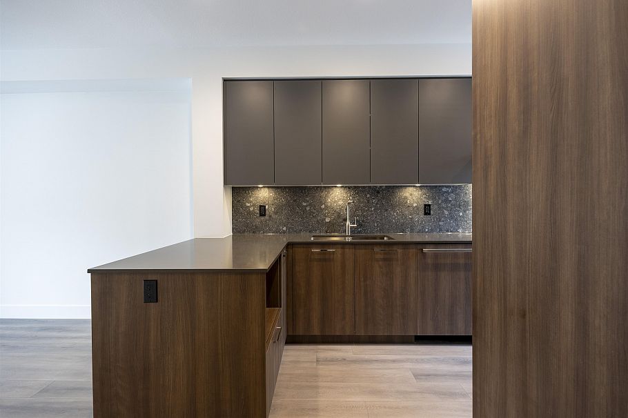 102 2322 Emery Court Vancouver, BC - 5