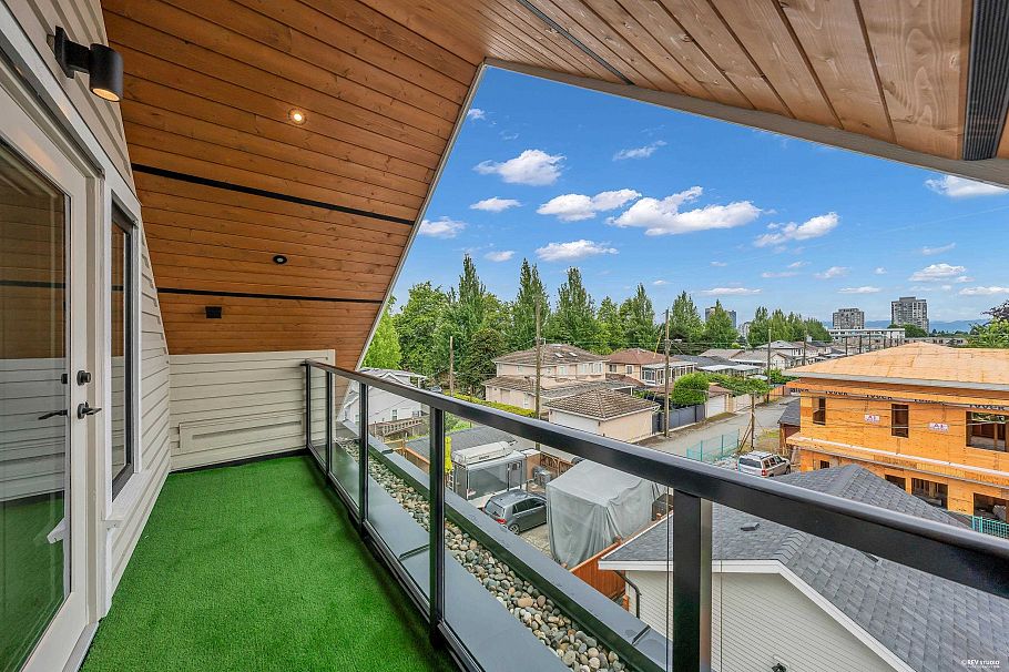 2 3627 E 45th Avenue Vancouver, BC - 28