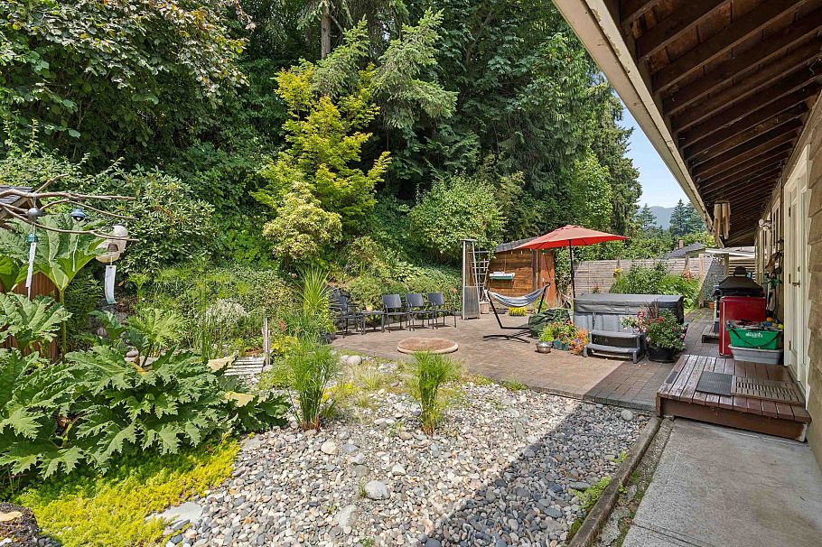 1525 Avonlynn Crescent North Vancouver, BC - 27