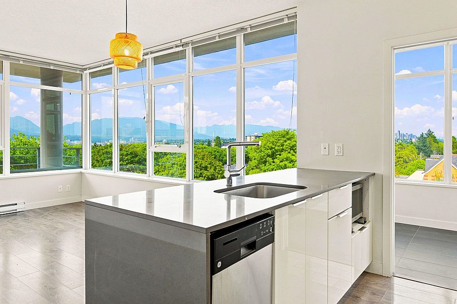 709 2788 Prince Edward Street Vancouver, BC - 3