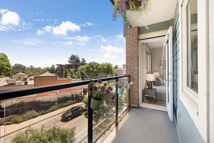 319 1330 Marine Drive North Vancouver, BC - 16