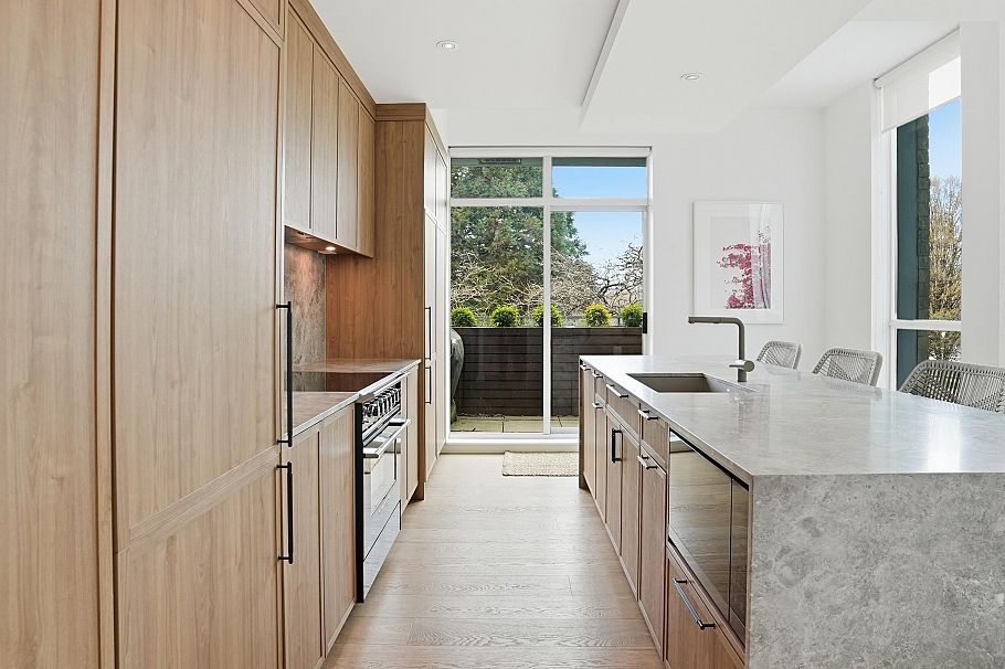 1576 W 8 Avenue Vancouver, BC - 6