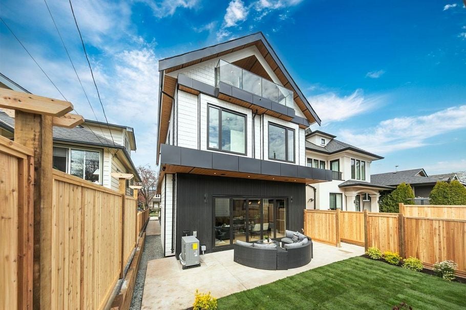 2 3708 W 18th Avenue Vancouver, BC - 1