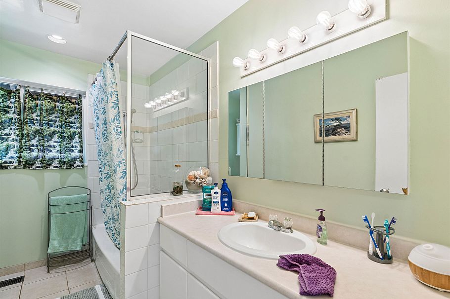 1525 Avonlynn Crescent North Vancouver, BC - 17
