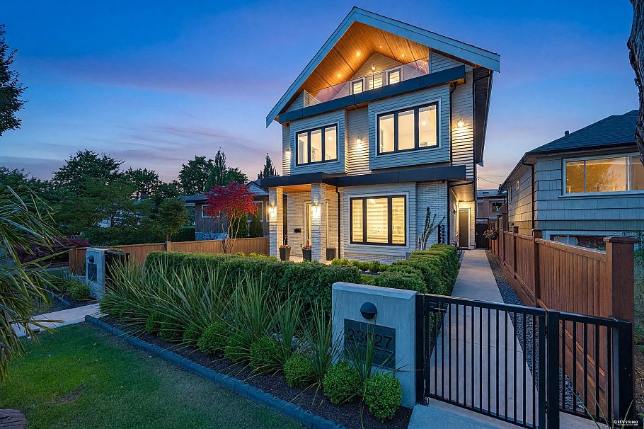 2 3627 E 45th Avenue Vancouver, BC - 1