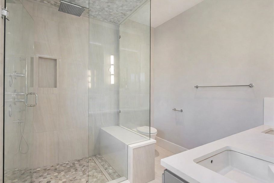 356 W 28th Street North Vancouver, BC - 8