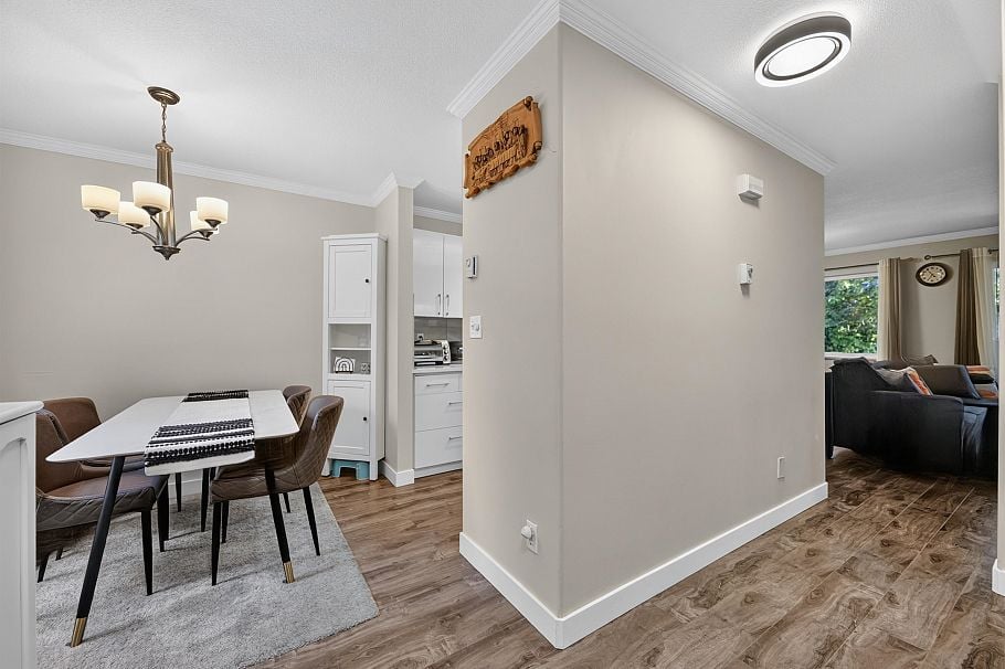 7 828 W 16th Street North Vancouver, BC - 11