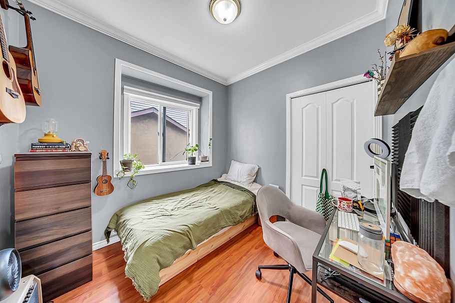 331 E 61st Avenue Vancouver, BC - 6