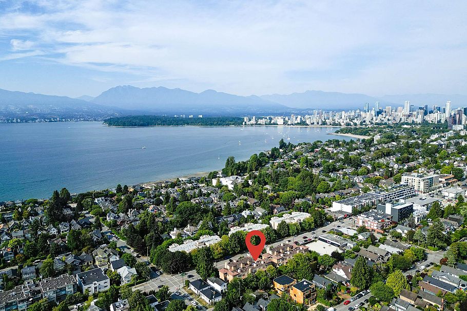 26 3036 W 4 Avenue Vancouver, BC - 27