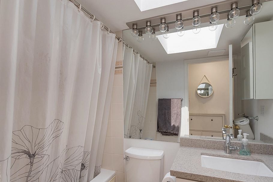 403 106 W Kings Road North Vancouver, BC - 21