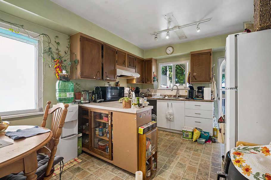 2231 E 25th Avenue Vancouver, BC - 5