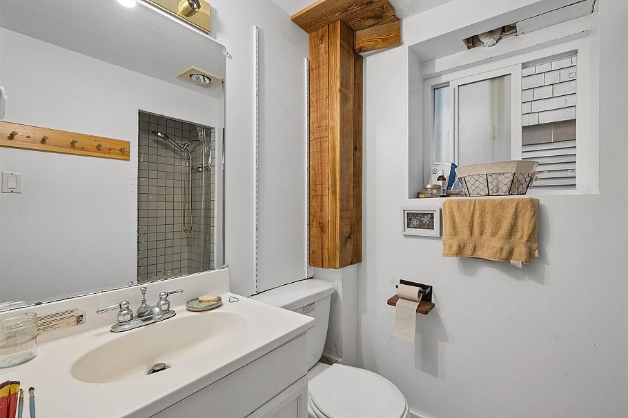 2231 E 25th Avenue Vancouver, BC - 24