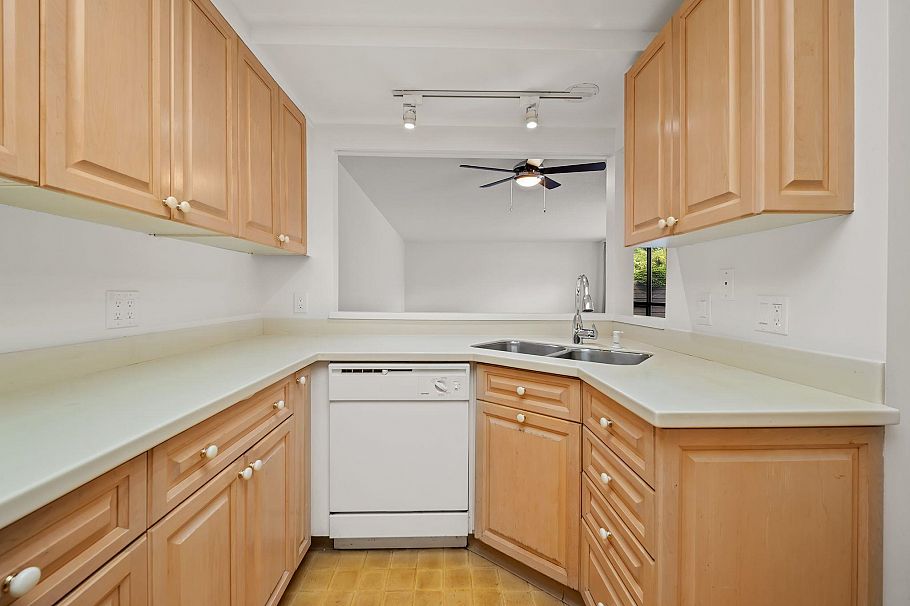 106 4900 Cartier Street Vancouver, BC - 9