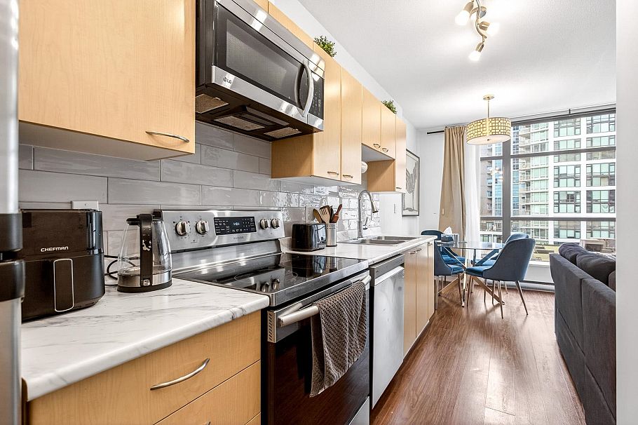 507 1249 Granville Street Vancouver, BC - 9