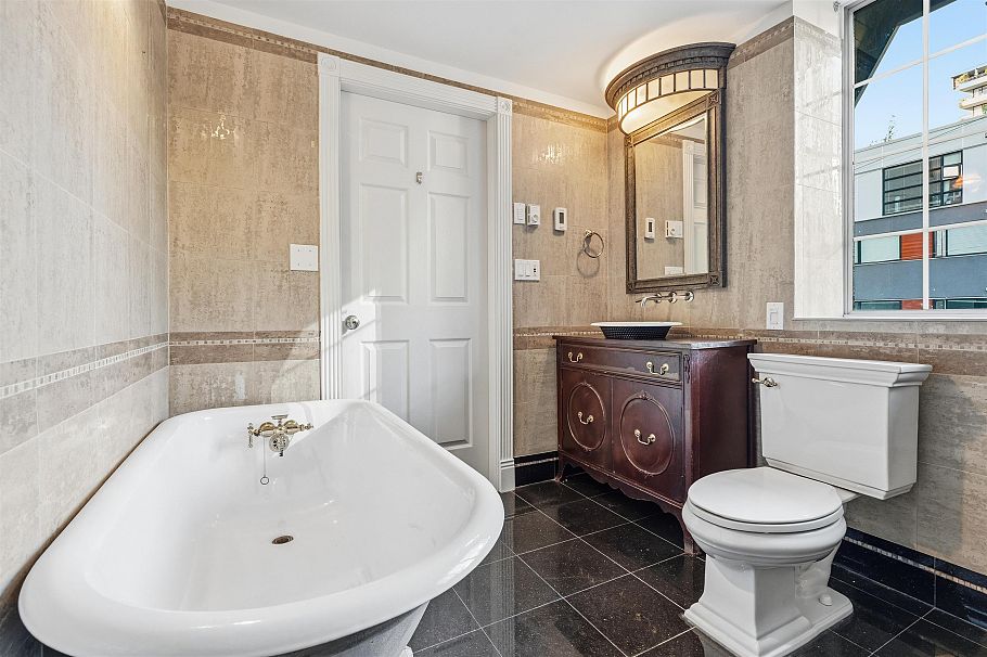 307 1311 Beach Avenue Vancouver, BC - 33