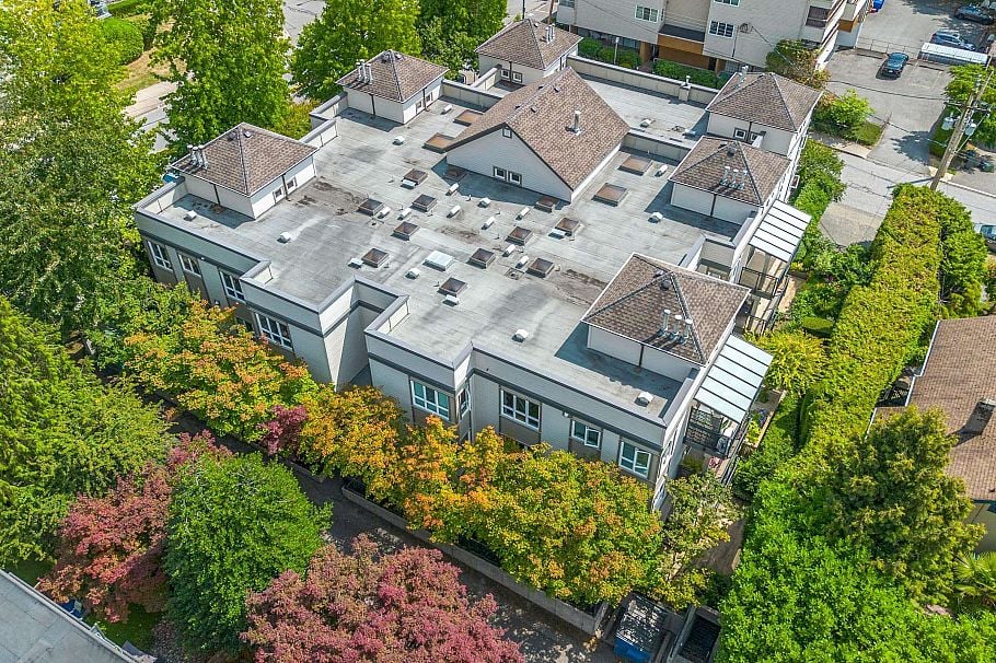 403 106 W Kings Road North Vancouver, BC - 33