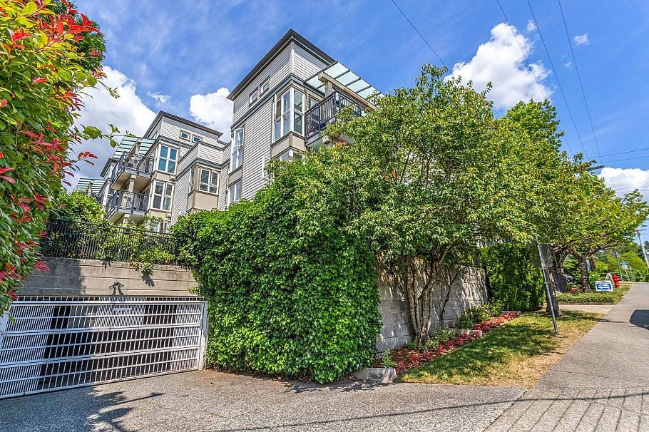 403 106 W Kings Road North Vancouver, BC - 29