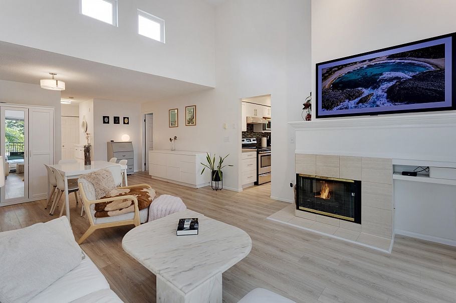 403 106 W Kings Road North Vancouver, BC - 6