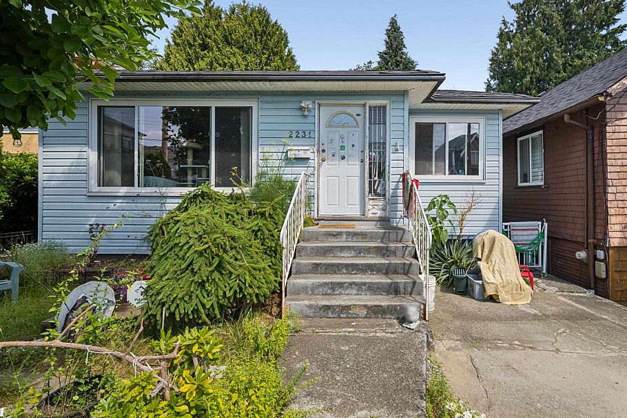 2231 E 25th Avenue Vancouver, BC - 1