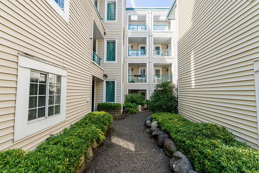 105 735 W 15th Avenue Vancouver, BC - 32