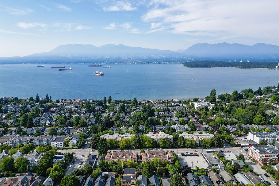26 3036 W 4 Avenue Vancouver, BC - 29
