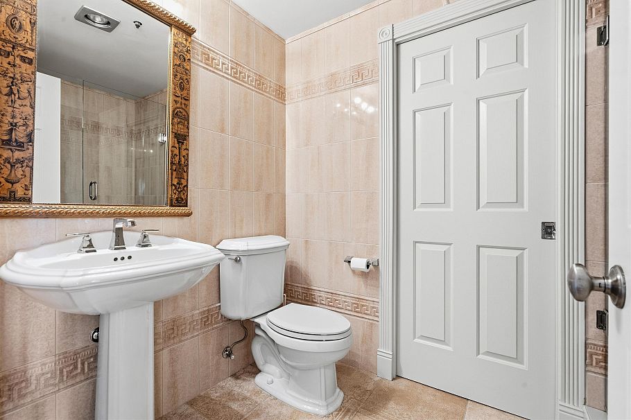 307 1311 Beach Avenue Vancouver, BC - 35