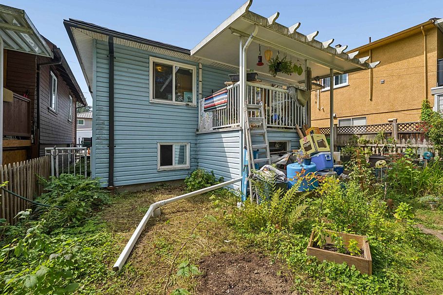 2231 E 25th Avenue Vancouver, BC - 33